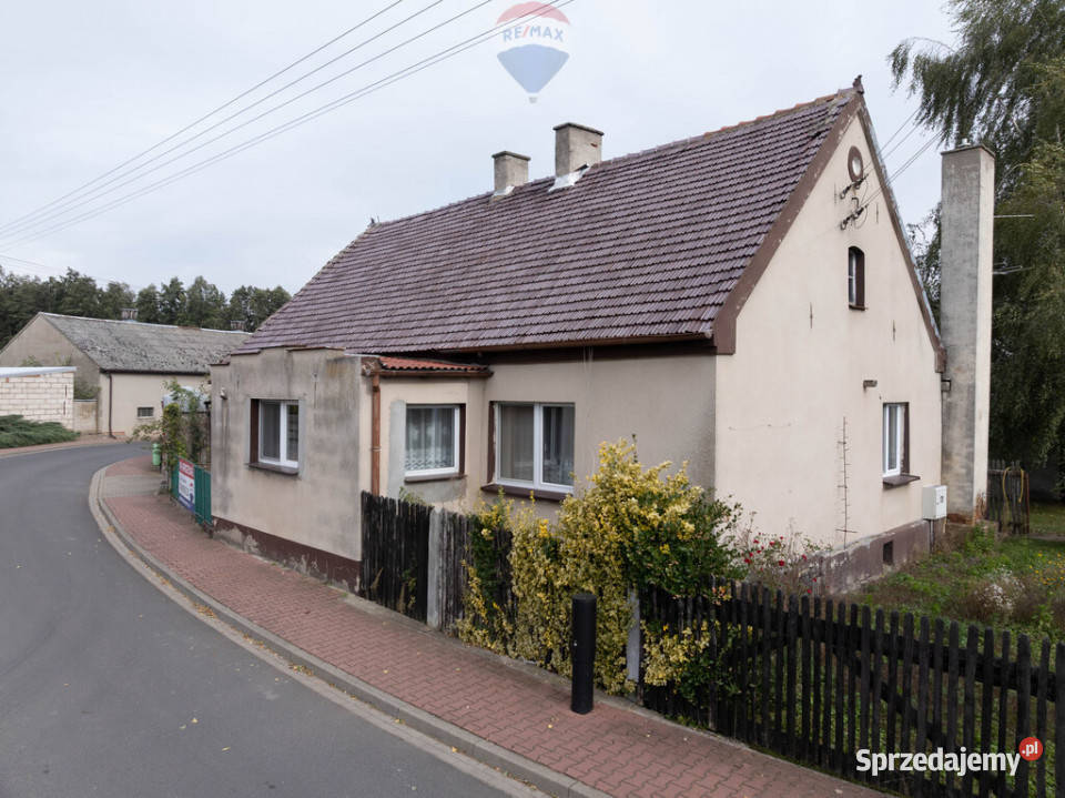 Podrzewie dom zabudowania na dużej działce dachówka