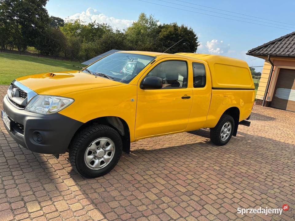 Toyota Hilux terenowa 2 osobowa sprowadzony Chojnów