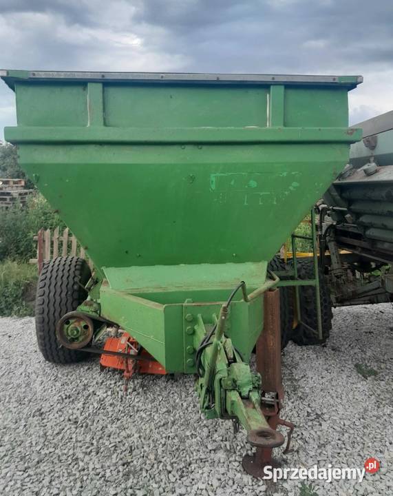 Rozsiewacz wapna wynajm Sadogóra