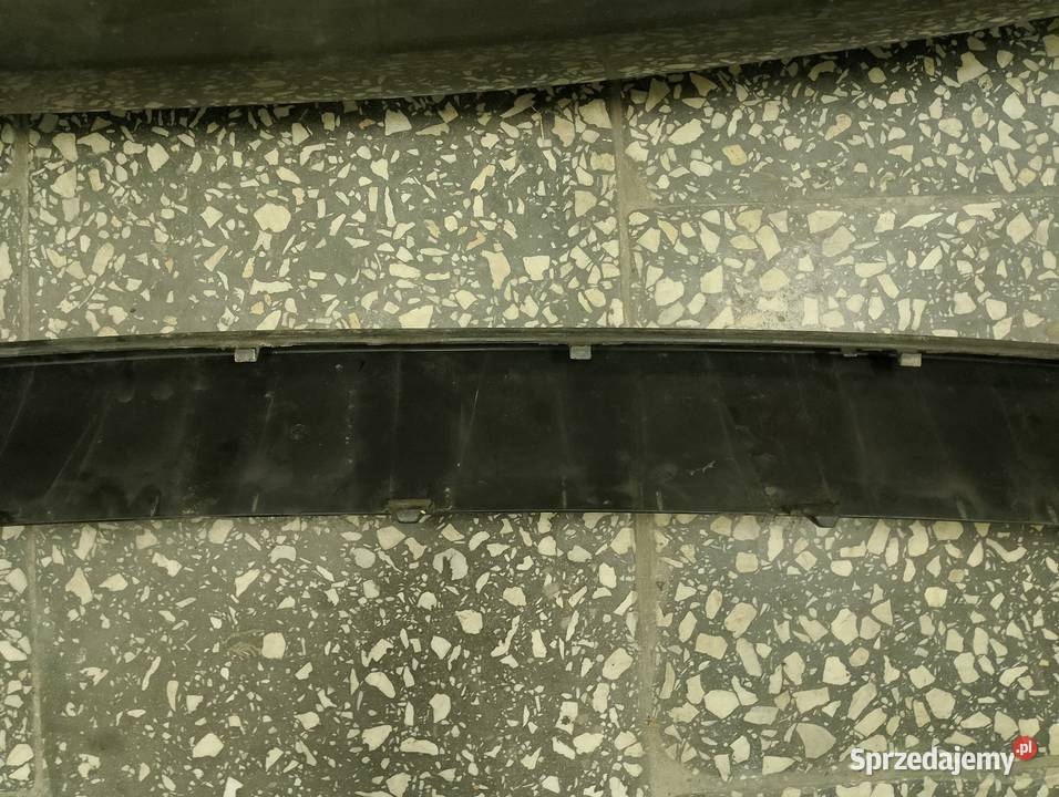 Nakładka górna zderzaka tył listwa BMW E39 Listwy i nakładki Nowy Sącz