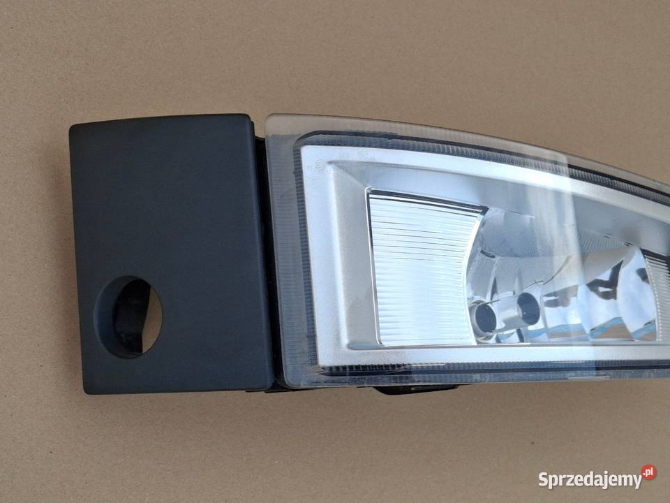 VOLVO FH4 HALOGEN PRAWY LAMPA PRZECIWMGIELNA Bieleń