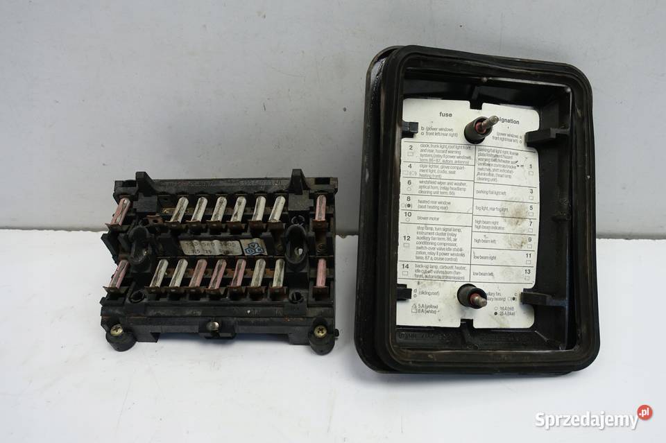 Mercedes W123 Coupe 26 B SKRZYNKA BEZPIECZNIKÓW Rudka