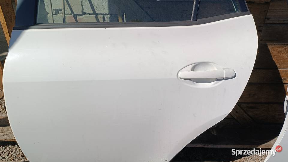 Drzwi lewe tył tylne kompletne Toyota Auris lift Radłów