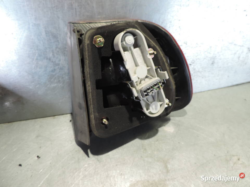 VOLVO V40 LIFT LAMPA TYŁ LEWA Rok produkcji 2003 Lampy tylne Nowy Sącz sprzedam