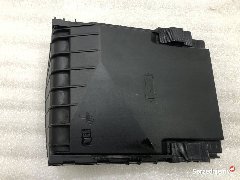 POKRYWA SKRZYNKI BEZPIECZNIKÓW AUDI TT