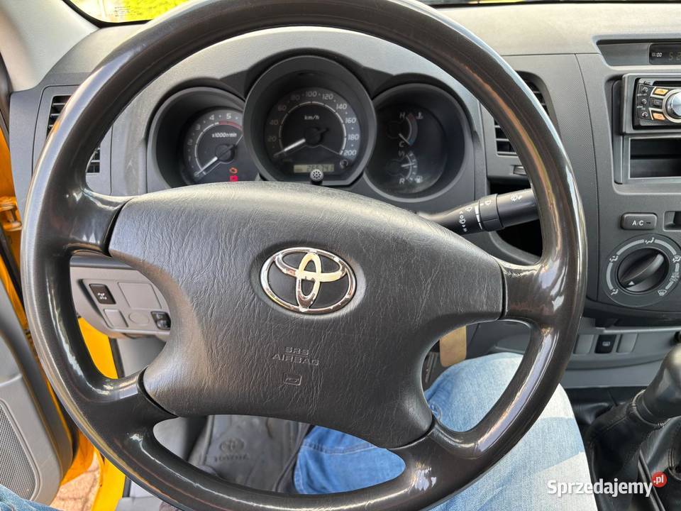 Toyota Hilux terenowa 2 osobowa Chojnów