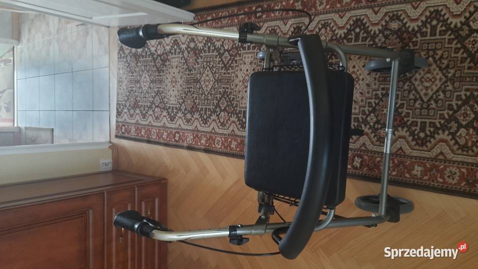 Chodzik czterokołowy z funkcją siedzenia Białystok