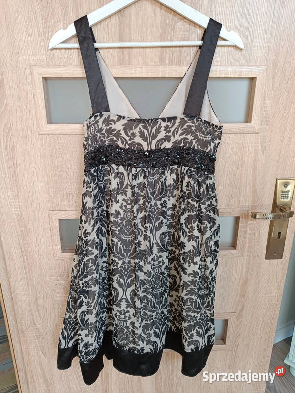 Elegancka czarno biała sukienka w kwiatki w XS