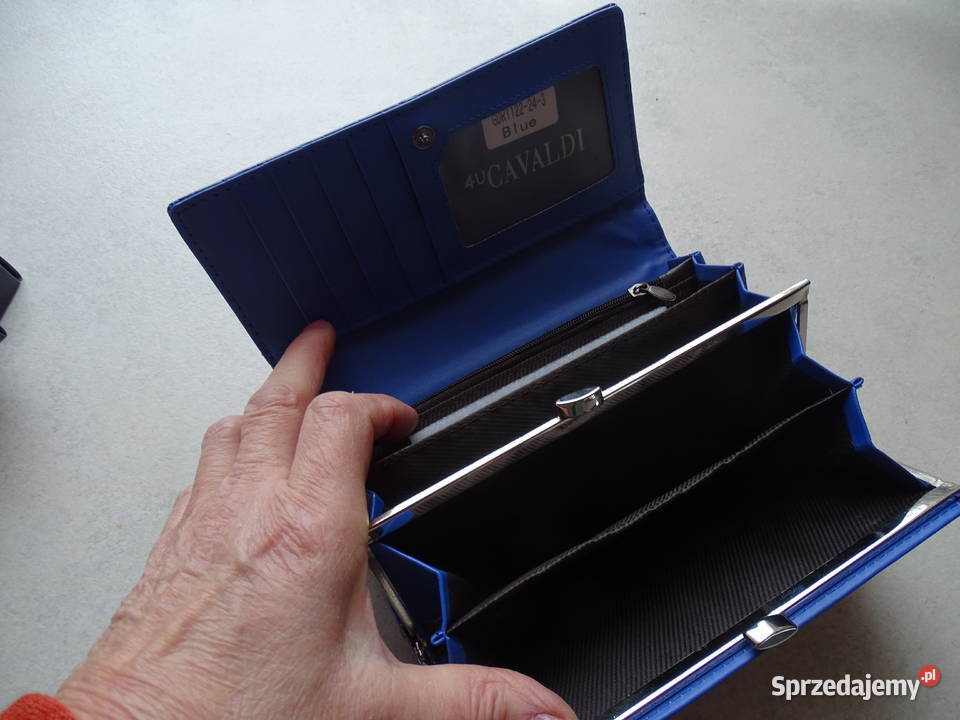 Duży portfel lakierowany z tworzywa firmy Różan