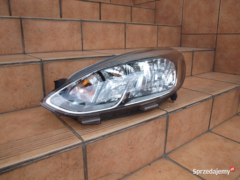 Ford Fiesta Mk8 lampa lewa przód zwykła 2017