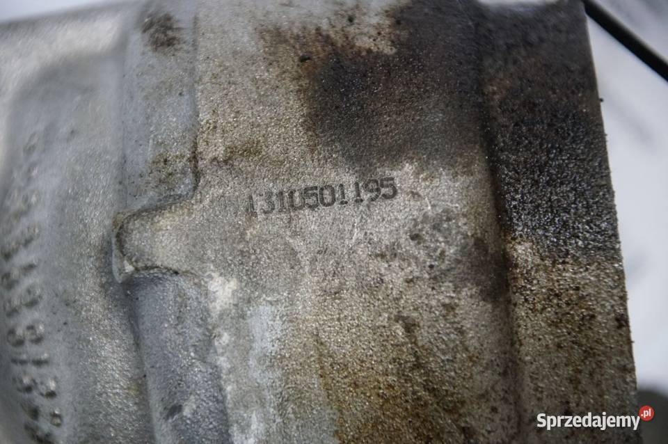 OBUDOWA TERMOSTATU PORSCHE PANAMERA TURBO 970 Lipno