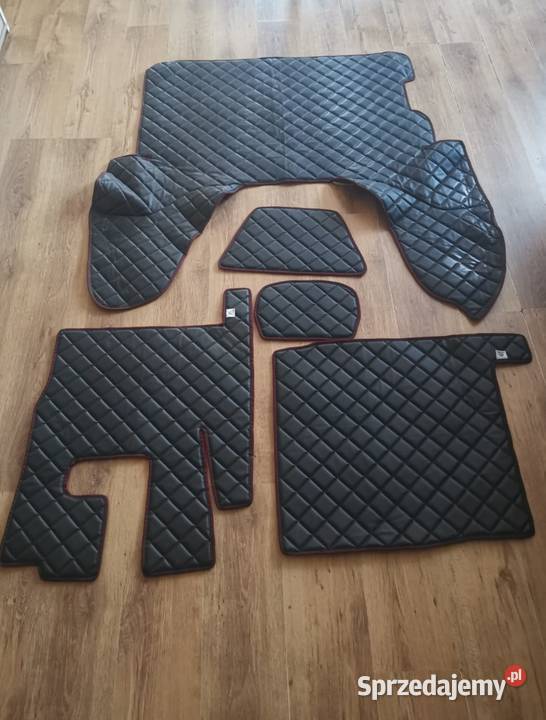 Duża półka DAF z kompletem pikowanych dywaników Wołczyn