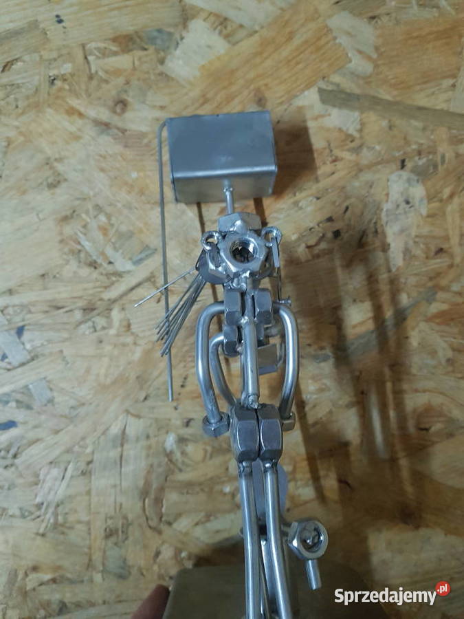 FIGURKA Z METALU WC GAZETA Z ROLKĄ NA PAPIER Głogowa