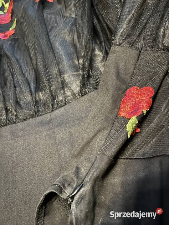 Wieczorowa sukienka w Róże Gdynia