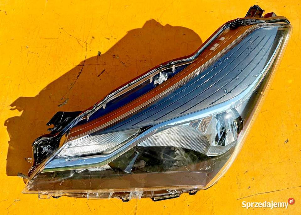 LAMPA PRZÓD LEWA TOYOTA YARIS 3 III 1417