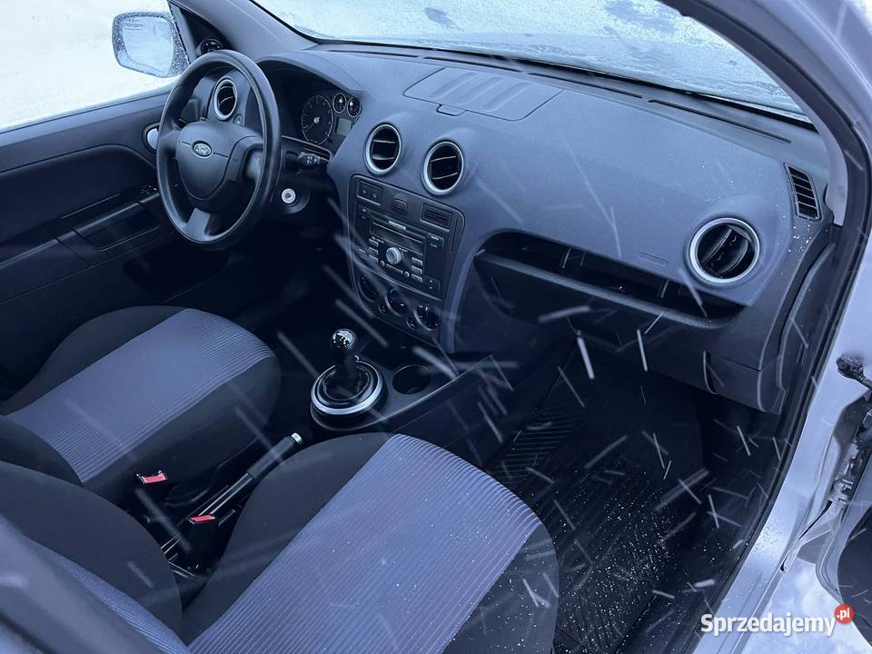 zadbane auto z niskim przebiegiem 1400cm3