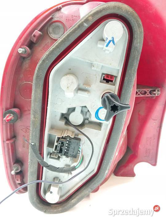 LAMPA TYŁ PRAWA EU 8200658413 Renault Modus I