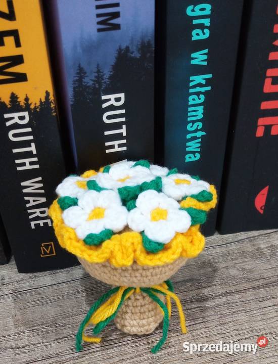 Bukiet stokrotek wykonany na szydełku