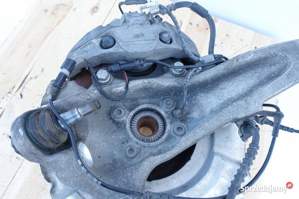 BMW F10 535 30 i PRZEDNIA ZWROTNICA piasta LEWY Pozostałe Rudka