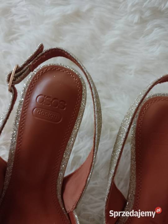 40 ASOS Złote czółenka z odkrytą piętą z Londynu