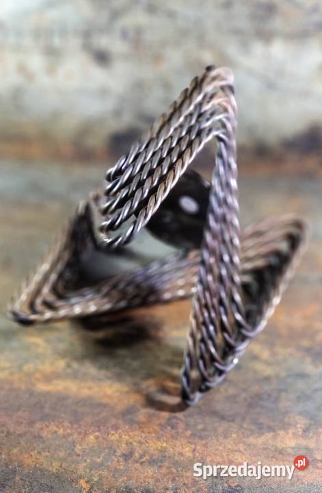 Świecznik brutalistyczny kuty z żelaza vintage Kalisz