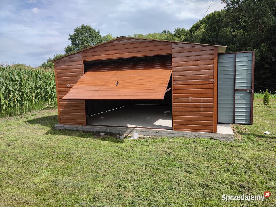 Garaż blaszany z boczną wiatą