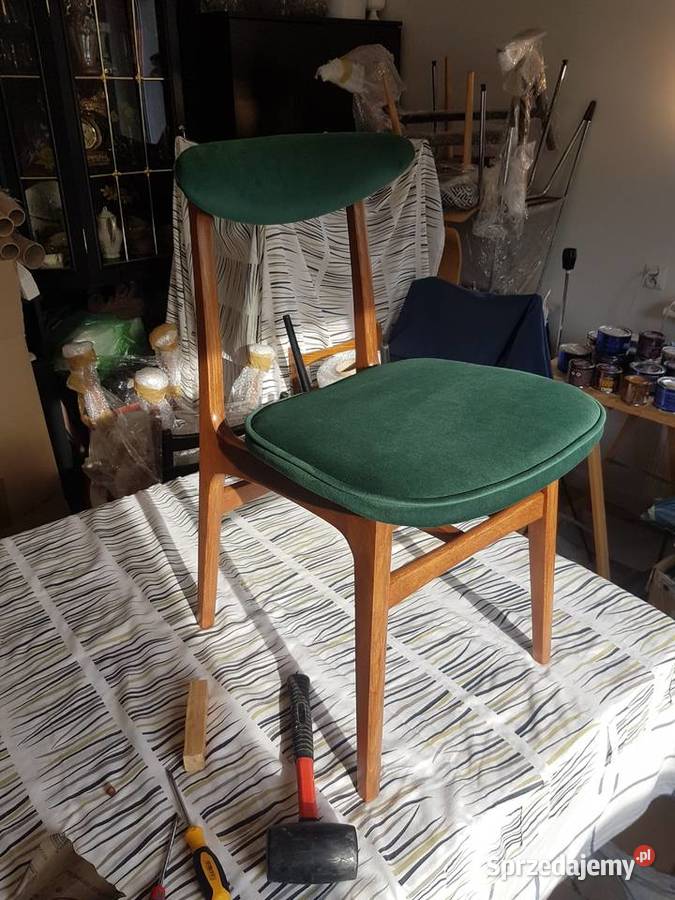 Krzesła PRL autor Rajmund Hałas lata 6070 Stoły, krzesła, biurka sprzedam