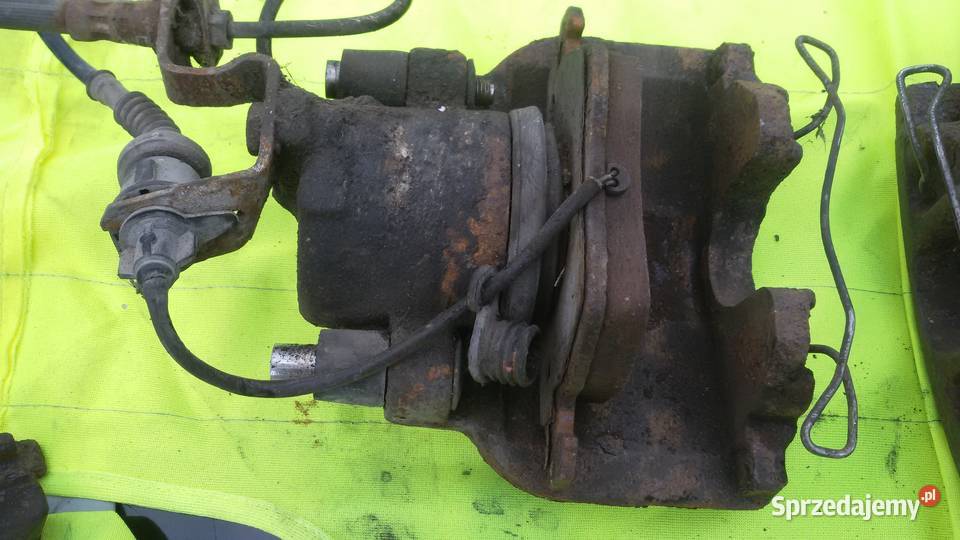 audi 100 c4 zaciski przednie 26 28 benzyna zaciski Elbląg sprzedam