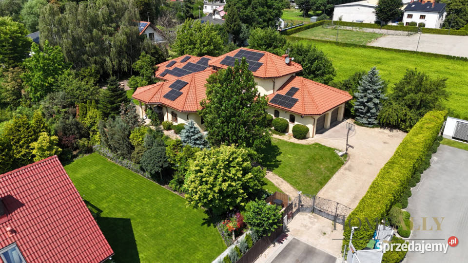 sprzedaży domu wolnostojącego 430m2 Szeligi