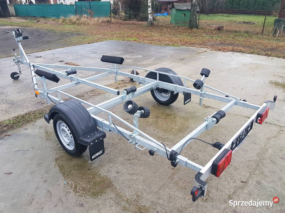 Dziobnica z wyciągarką na pasPrzyczepa Plewiska