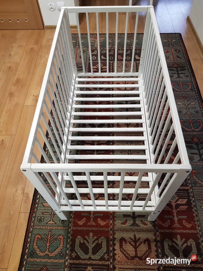 Łóżeczko drewnian z materacem sprzedam