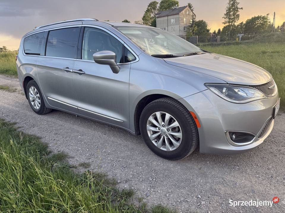 Chrysler Pacifica 2018 r 36 bogate wyposażenie lubelskie Chełm