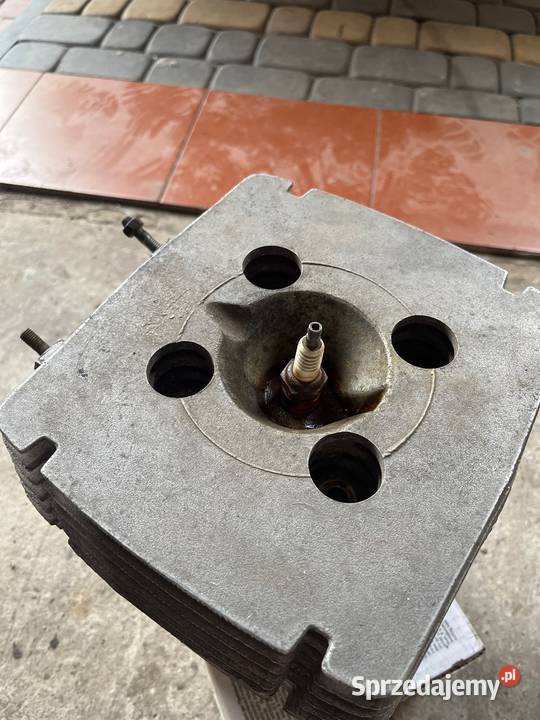 Cylinder głowica 250ddr Nisko