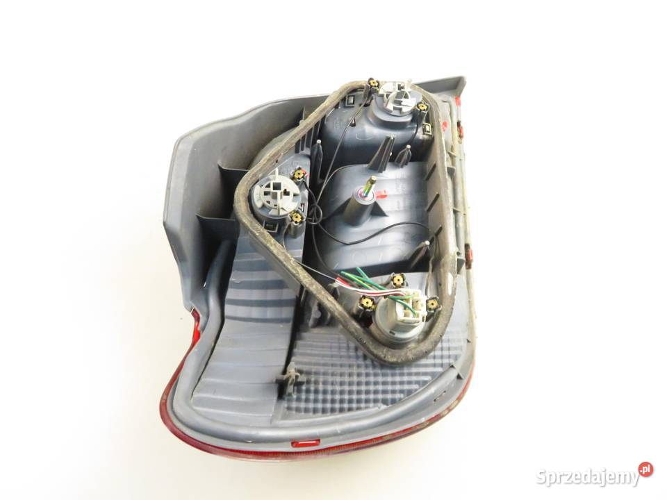 LAMPA PRAWA TYLNA TOYOTA YARIS I P1