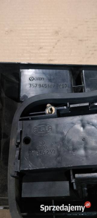 VW Passat B3 komplet lamp tylnich w klapę Środa Wielkopolska