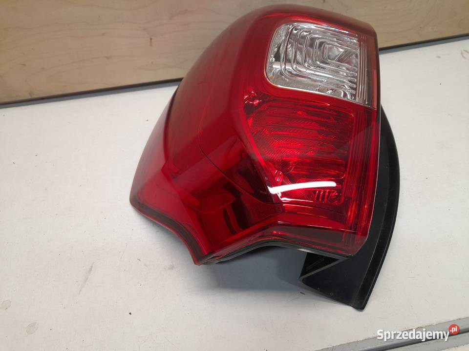 LAMPA TYLNA PRAWA DACIA LOGAN MCV II