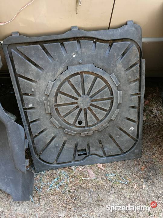 Mercedes W124 124 sedan wnęka boczna bagażnika Skarżysko-Kamienna sprzedam