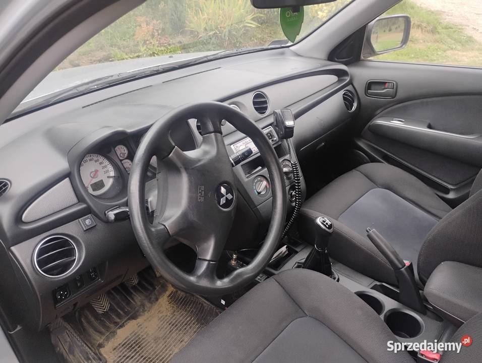 Mitsubishi Outlander 1 uszkodzony Grybów