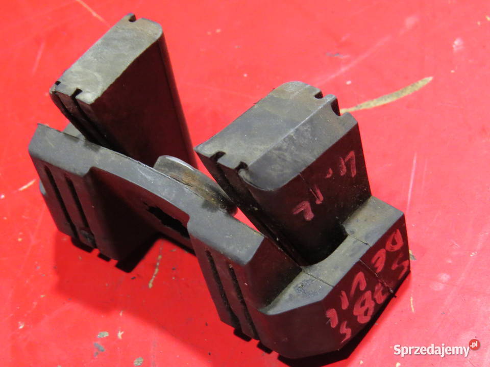 HONDA DEAUVILLE NTV 650 RC47 01 guma mocowanie Warszawa