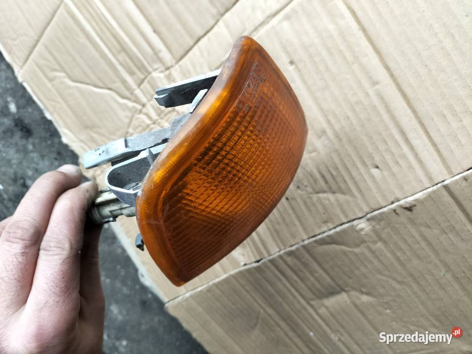 KIERUNKOWSKAZ MIGACZ PRAWY AUDI 80 B3 lubelskie sprzedam