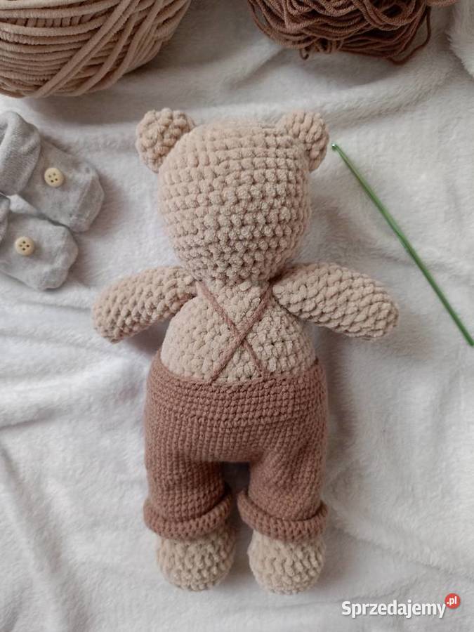 Miś robiony własnoręcznie na szydełku