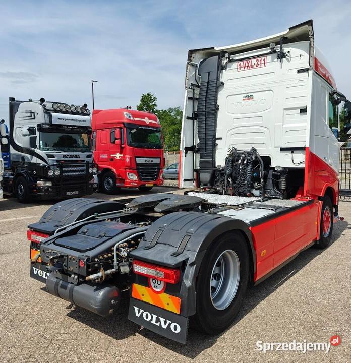 Ciagnik z sprężarka kompresorem do paszy Pto 468KM