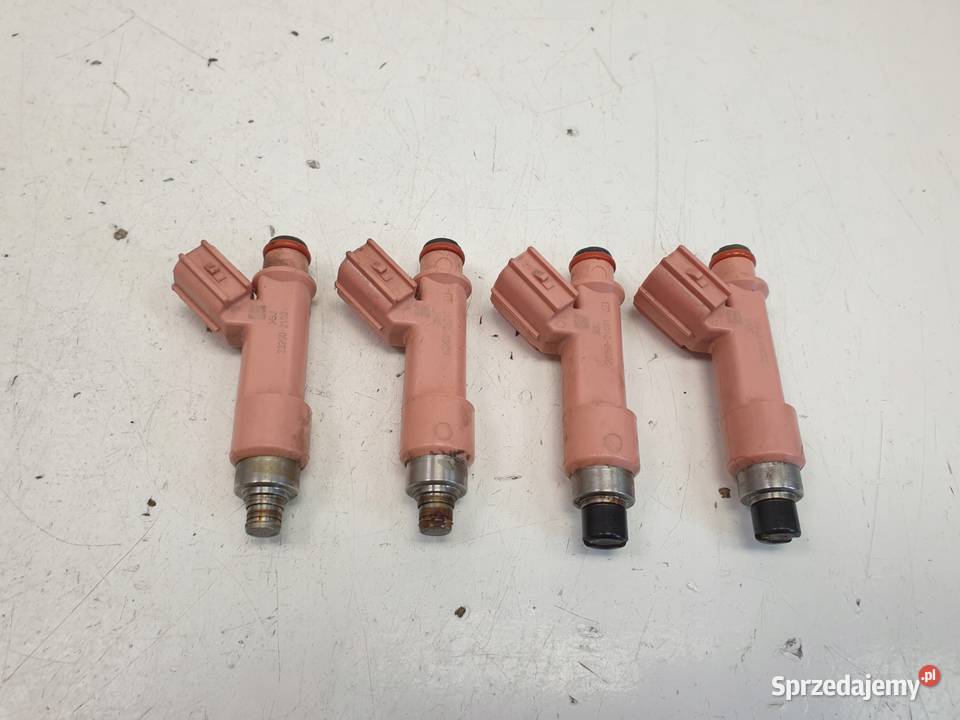 WTRYSKIWACZ Toyota Yaris III 15 HYBRID WTRYSK