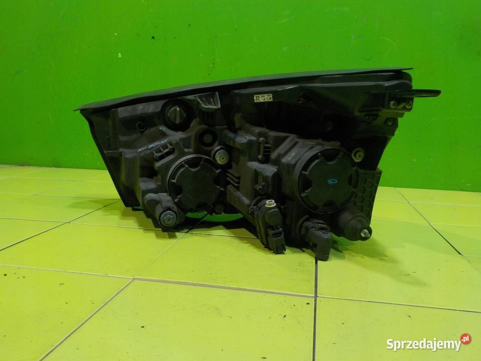 SSANGYONG RODIUS II TURISMO 20 B 13r lampa prawy