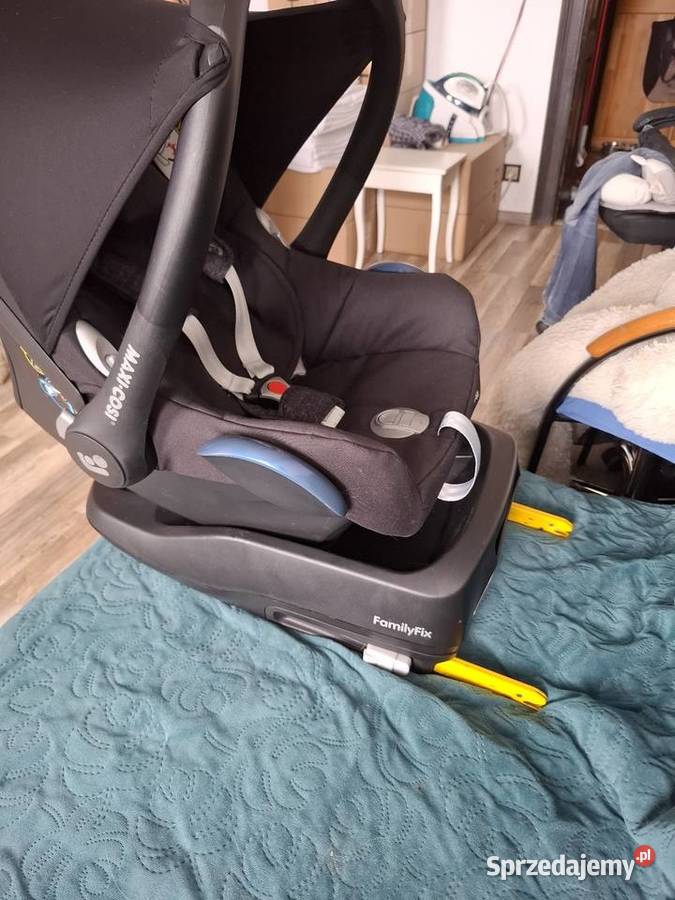 Fotelik samochodowy z bazą MaxiCosi Gdańsk