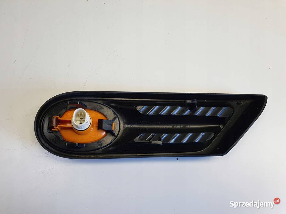 Mini Cooper One R56 0613r PRAWY BOCZNY Kierunkowskazy Rudka