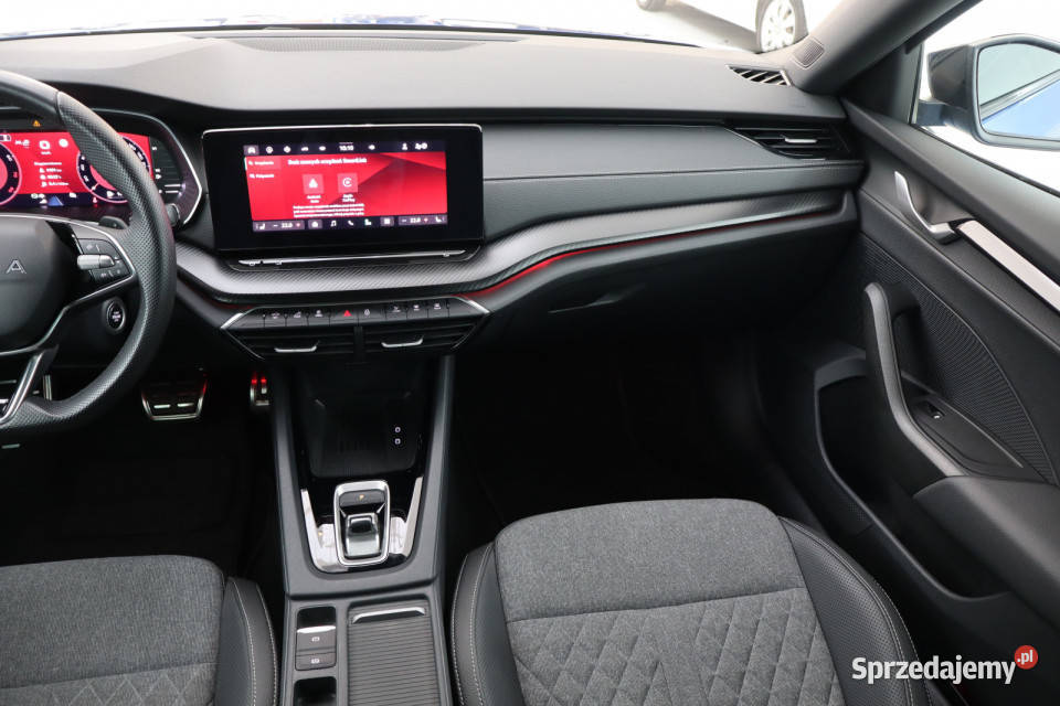 Skoda Octavia 15 eTSI mHEV gniazdo USB
