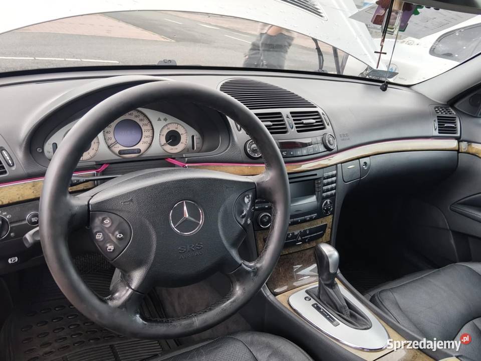 W211 Mercedes 22 180