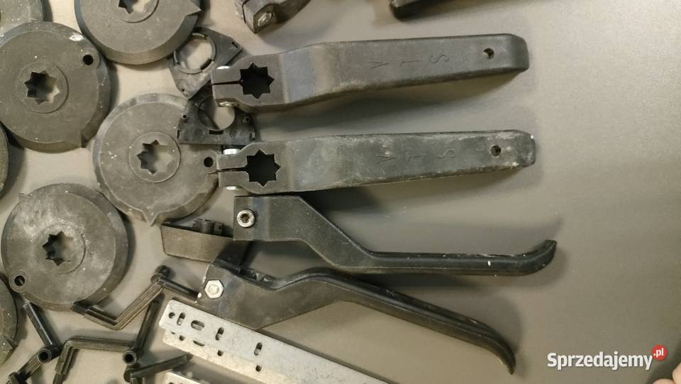 Klamki uchwyty akcesoria do szaf sterowniczym Szczecin