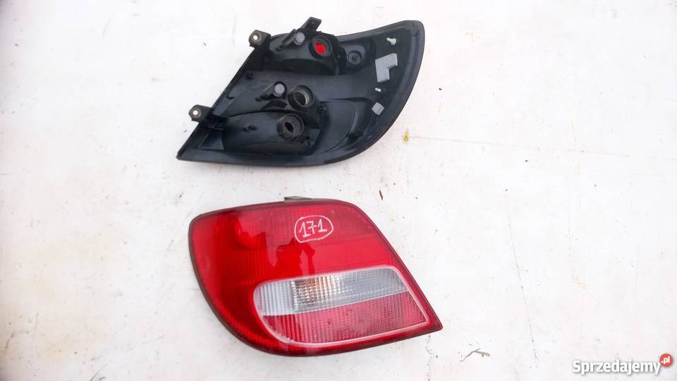 SUBARU IMPREZA KOMBI LAMPA TYŁ PRAWA LEWA 2000 sprzedam